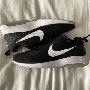 Nike Air Max Motion Lw Black/White